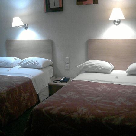 Hotel Castilla Y Leon Γκουανταλαχάρα Εξωτερικό φωτογραφία