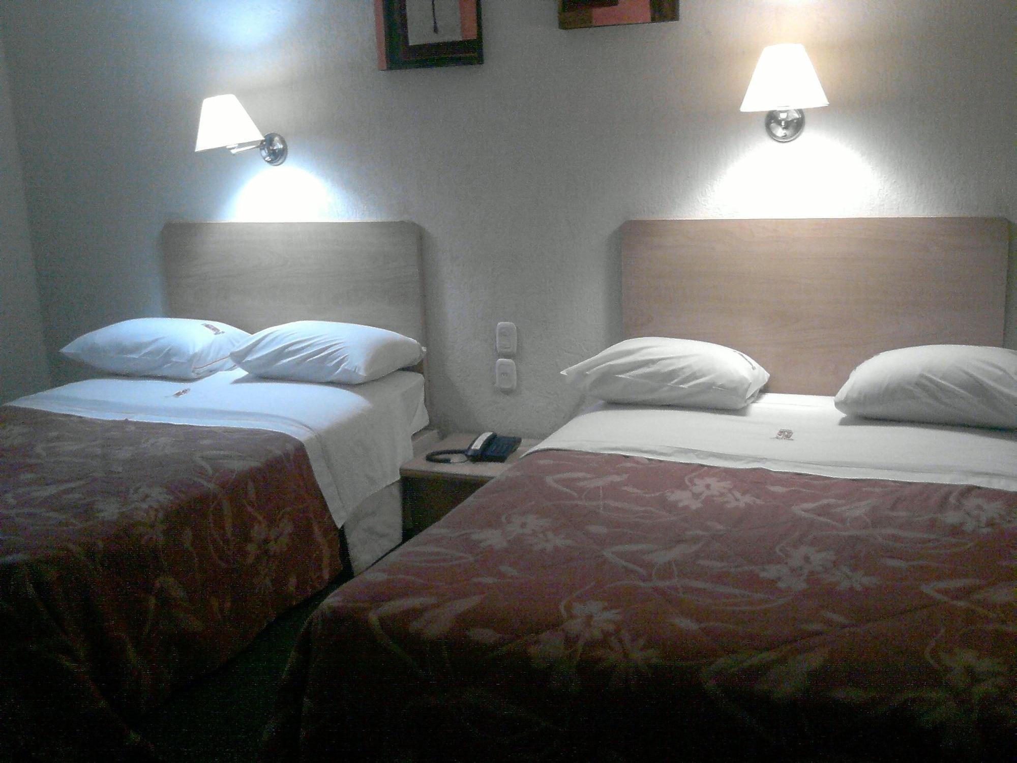Hotel Castilla Y Leon Γκουανταλαχάρα Εξωτερικό φωτογραφία