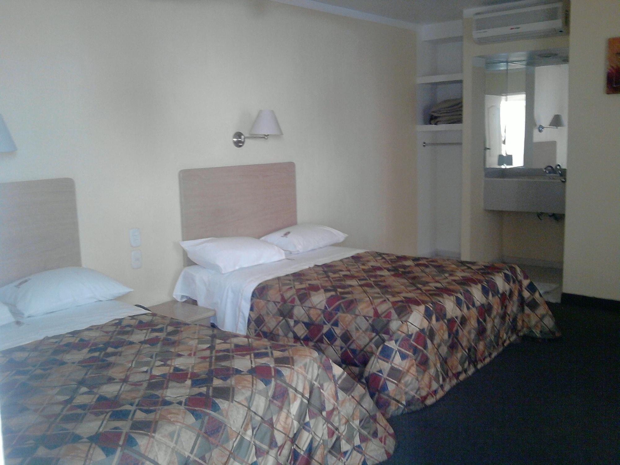 Hotel Castilla Y Leon Γκουανταλαχάρα Εξωτερικό φωτογραφία